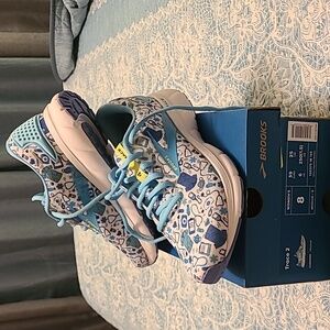 New in box-Brooks Trace 2